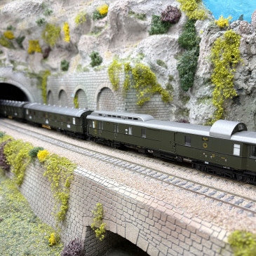 Coffret 3 voitures train express FD 226 100 ans série 01 DRB, Ep. II - TRIX 23650 - HO 1/87