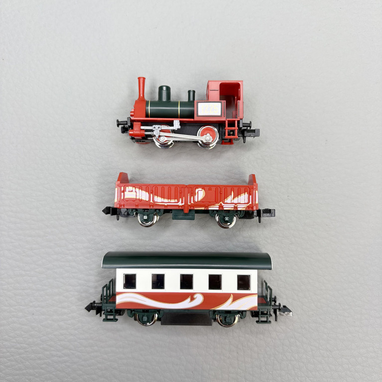 Coffret de Noël locomotive vapeur 1225, tombereau et voiture décorée - KATO 10-503-3 - N 1/160