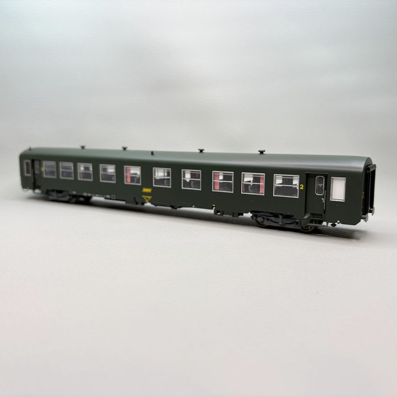 Voiture voyageurs USI B10t U63 bogies Y24 logo encadré jaune SNCF, Ep. IVa - LSMODELS MW40037 - HO 1/87