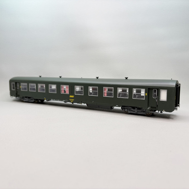 Voiture voyageurs USI B10t U63 bogies Y24 logo encadré jaune SNCF, Ep. IVa - LSMODELS MW40037 - HO 1/87