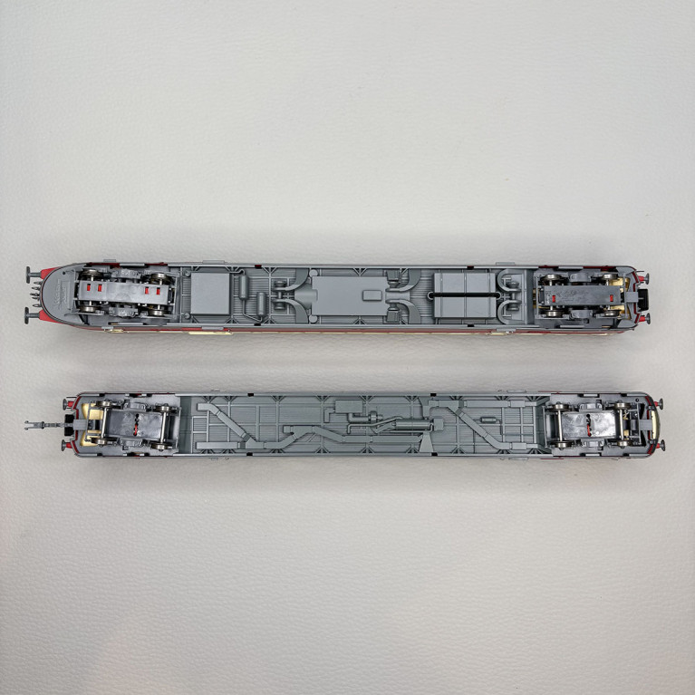 Autorail diesel RGP I remorque TEE Parsifal rouge/beige SNCF, Ep. III - JOUEF HJ2461 - HO 1/87