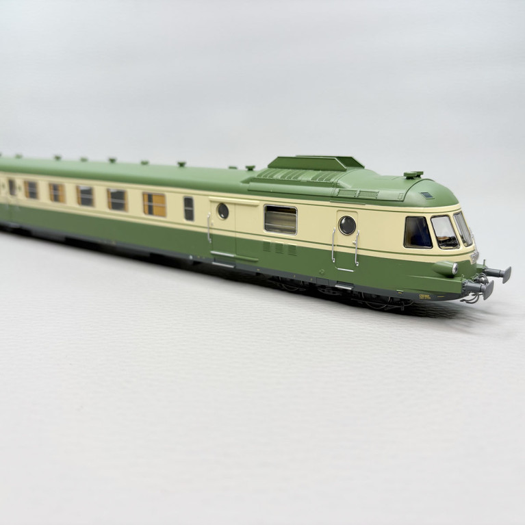Autorail diesel RGP I remorque vert/beige SNCF, Ep. IV - JOUEF HJ2462 - HO 1/87