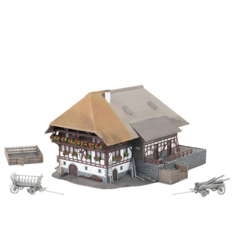 Modèle d'anniversaire, Ferme de la forêt noire, avec 2 figurines - Faller 232010 - N 1/160