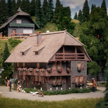 Modèle d'anniversaire, Maison d'horloger, avec figurine - Faller 130012 - HO 1/87