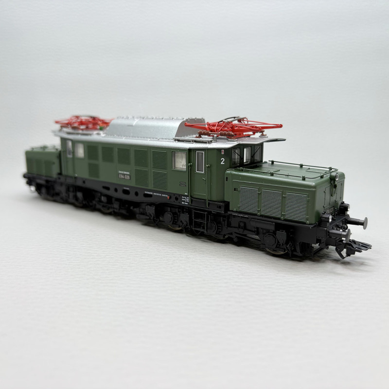 Locomotive électrique E 94 026 Crocodile Allemand vert oxyde DB, Ep. III - TRIX 25993 - HO 1/87