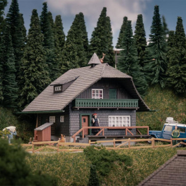 Modèle d'anniversaire, Maison de la forêt noire, avec figurine - Faller 130010 - HO 1/87