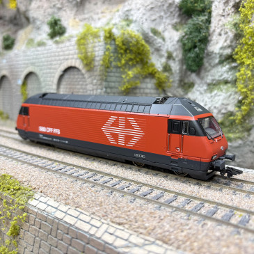 Locomotive électrique Re 460 104-7 Toggenburg CFF SBB, Ep. VI - MÄRKLIN 39469 - HO 1/87