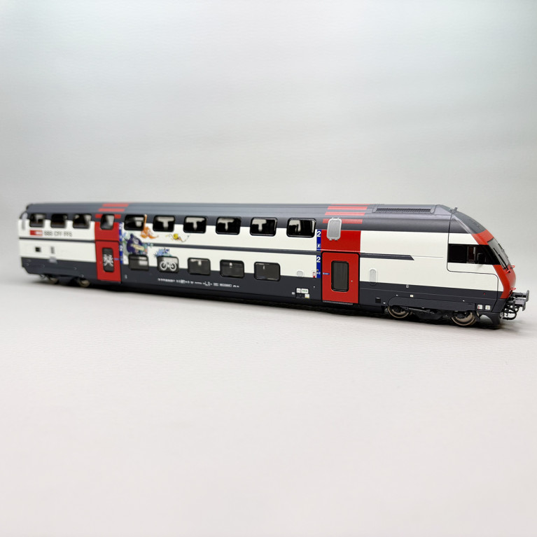 Voiture pilote 2 étages type Bt IC 2000 pictogrammes vélos CFF SBB, Ep. V-VI - ROCO 6210218 - HO 1/87