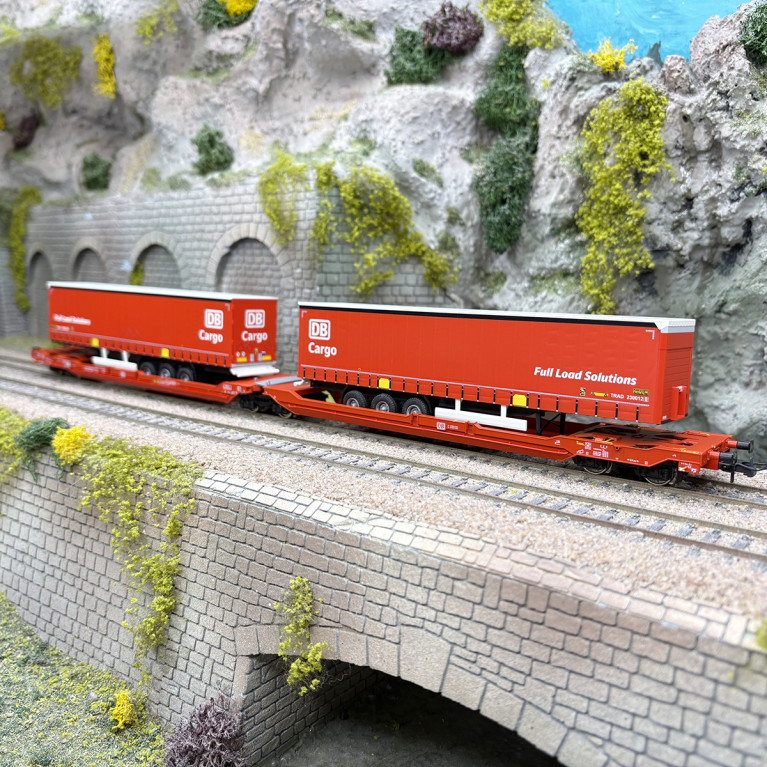 Wagon articulé double poche Sdggmrs 738 T3000e semi-remorques DB Cargo DB AG, Ep. VI - ROCO 6600168 - HO 1/87