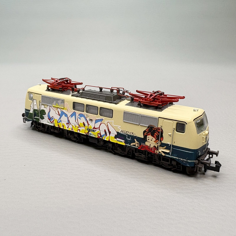 Locomotive électrique BR 111 018-8 livrée Art contemporain DB, Ep. IV - MINITRIX 16724 - N 1/160