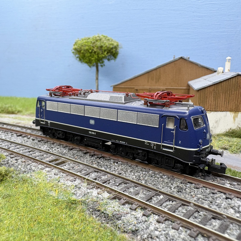 Locomotive électrique 110 318-3 Bügelfalte E 10.3 bleu cobalt DB, Ep. IV - MINITRIX 16268 - N 1/160