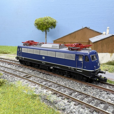 Locomotive électrique 110 318-3 Bügelfalte E 10.3 bleu cobalt DB, Ep. IV - MINITRIX 16268 - N 1/160