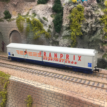 Wagon à parois coulissantes 4 essieux type Habis Franprix livrée beige SNCF, Ep. IV - JOUEF HJ6321 - HO 1/87