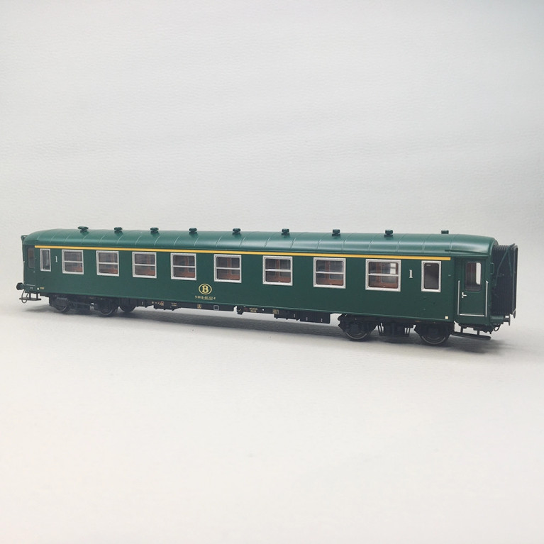 Voiture I2 A8 verte toit vert, SNCB, Ep. IVa - LS MODELS 42113 - HO 1/87