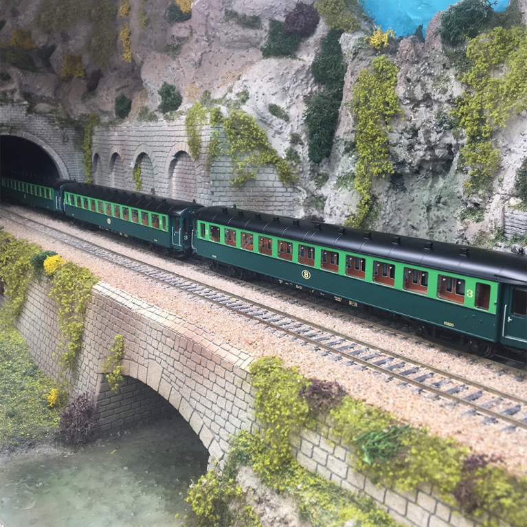 Coffret 3 voitures I2 C11 vert clair/foncé toit noir, SNCB, Ep. IIIa - LS MODELS 42108 - HO 1/87