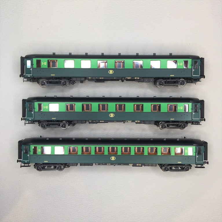 Coffret 3 voitures I2 A2B6 + C11 vert clair/foncé toit noir, SNCB, Ep. IIIa - LS MODELS 42107 - HO 1/87