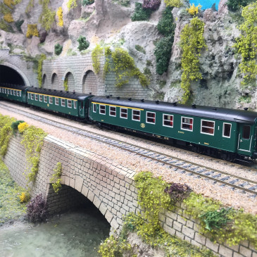 Coffret 3 voitures I2 A8 + A4R Buffet verte toit noir, SNCB, Ep. IIIc - LS MODELS 42101 - HO 1/87