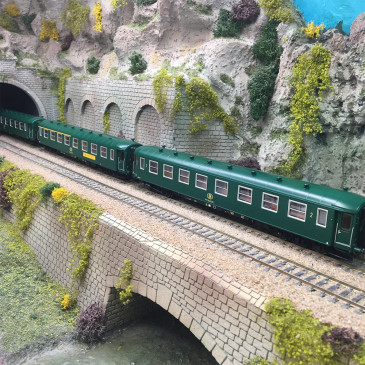 Coffret 3 voitures I2 B8 + A4R Buffet verte toit vert, SNCB, Ep. IVab - LS MODELS 42111 - HO 1/87