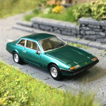 Ferrari 365 GT4 2+2, vert métallisé, 1972 - PCX 871602 - HO 1/87