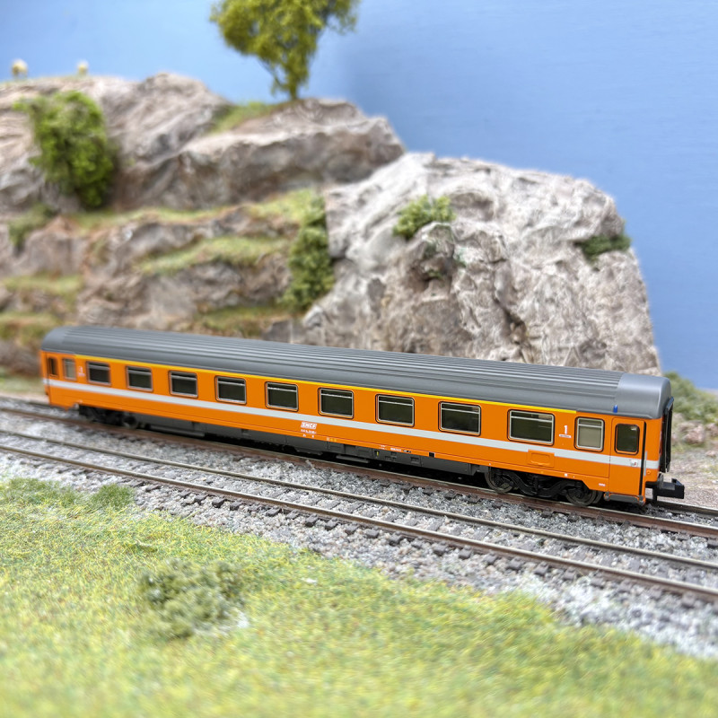 Voiture de 1re classe Eurofima VSE A9u, logo encadré, SNCF, Ep. IV - FLEISCHMANN 6260087 - N 1/160