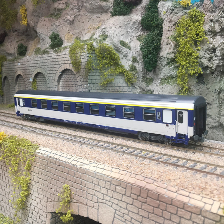 Voiture Corail VU couchettes A9c9x, bleu TEN et blanc, logo nouille, SNCF, Ep. IV-V - REE JM-038 - HO 1/87