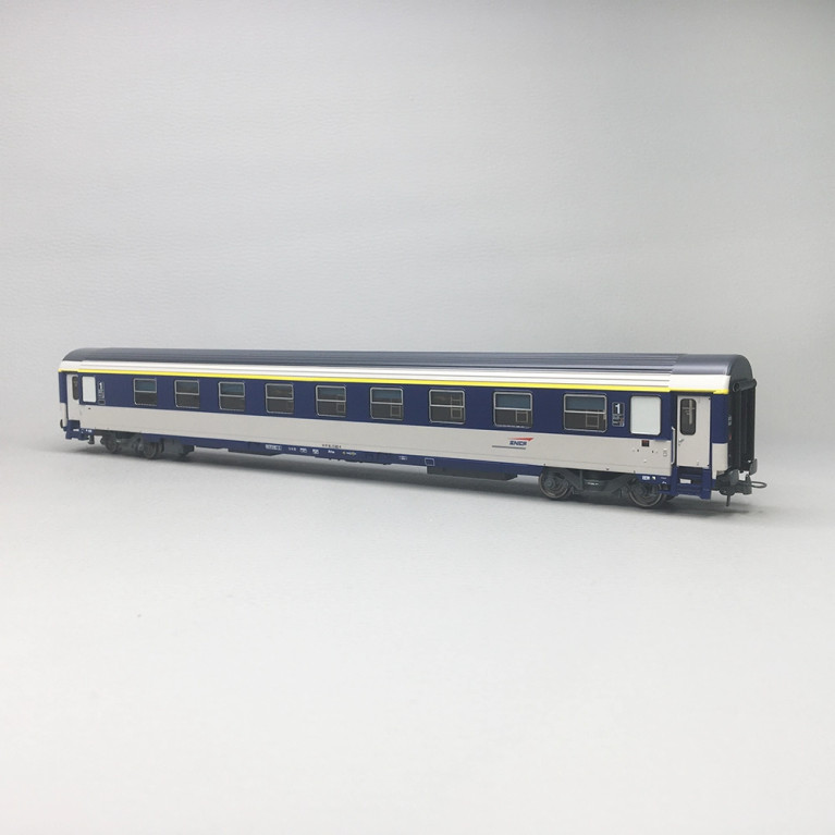 Voiture Corail VU couchettes A9c9x, bleu TEN et blanc, logo casquette, SNCF, Ep. V-VI - REE JM-042 - HO 1/87