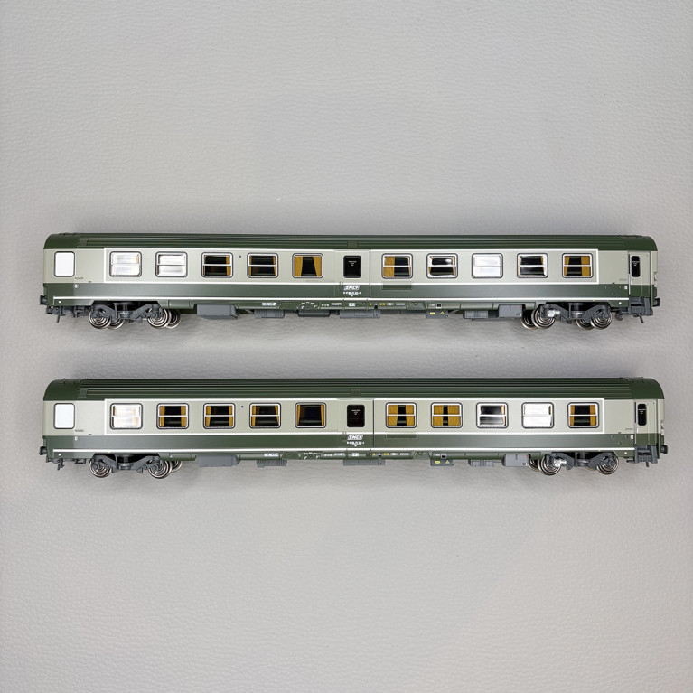 Set de 2 voitures Ambulance So, vert garrigue et gris béton, logo encadré, SNCF, Ep. IV-V - REE JM-047 - HO 1/87