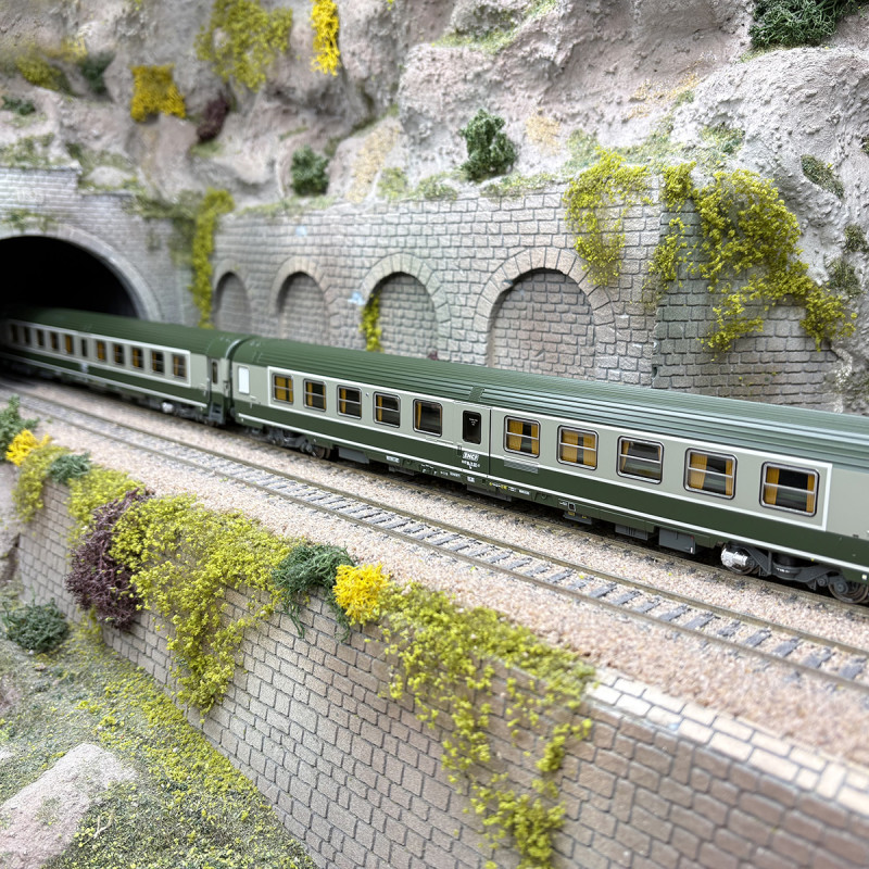 Set de 2 voitures Ambulance So, vert garrigue et gris béton, logo encadré, SNCF, Ep. IV-V - REE JM-047 - HO 1/87