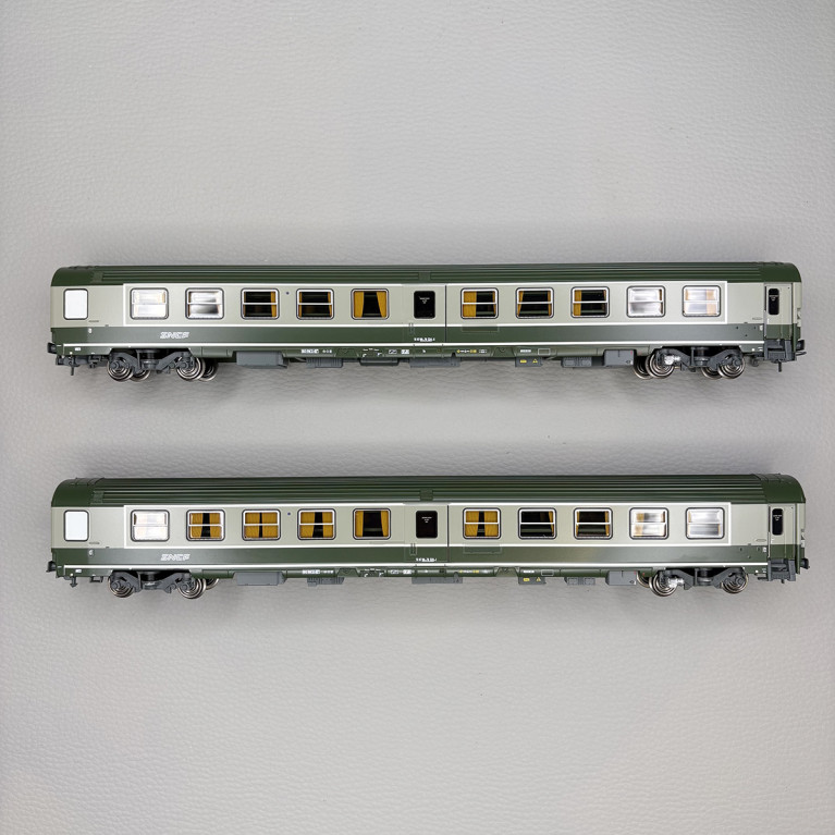 Coffret de 2 voitures Ambulance So, vert garrigue et gris béton, logo nouille, SNCF, Ep. IV-V - REE JM-049 - HO 1/87