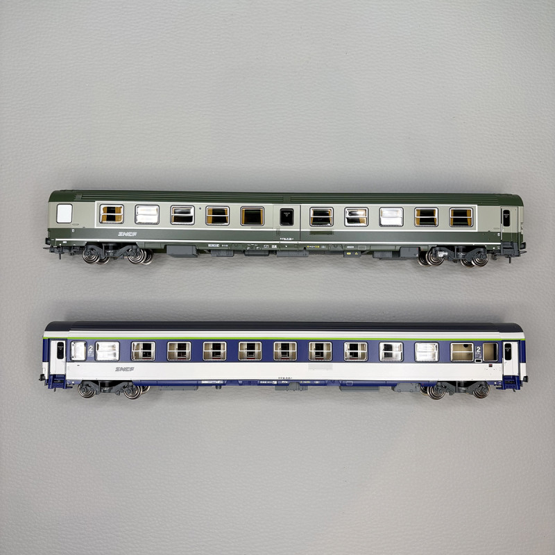 Coffret de 2 voitures Ambulance So et Corail VU couchettes B10c10x, logo nouille, SNCF, Ep. IV-V - REE JM-050 - HO 1/87