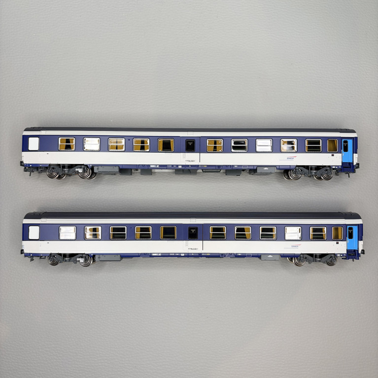 Coffret de 2 voitures Ambulance So, bleu TEN et blanc, logo casquette, SNCF, Ep. V-VI - REE JM-051 - HO 1/87