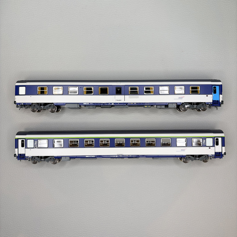 Coffret de 2 voitures Ambulance So et Corail VU couchettes B10c10x, logo casquette, SNCF, Ep. V-VI - REE JM-052 - HO 1/87
