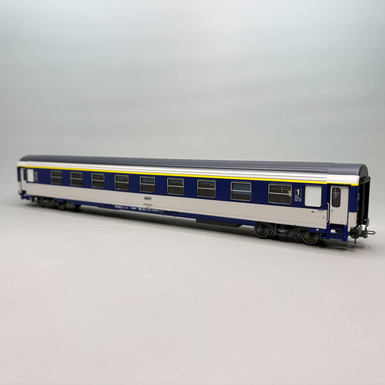 Voiture Corail VU couchettes A9c9x sortie usine, REE JM-030