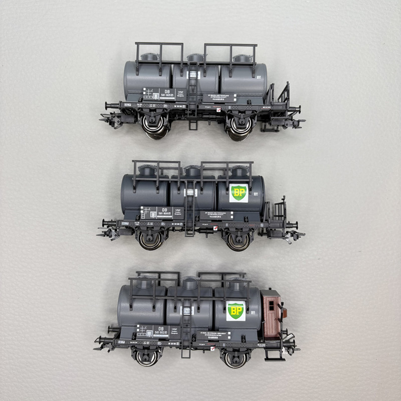Coffret de 3 wagons-citernes à 3 cuves, "Benzin- und Petroleumgesellschaft Hamburg", DB, Ep. III - MARKLIN 46491 - HO 1/87