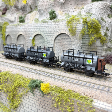 Coffret de 3 wagons-citernes à 3 cuves, "Benzin- und Petroleumgesellschaft Hamburg", DB, Ep. III - MARKLIN 46491 - HO 1/87