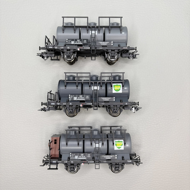 Coffret de 3 wagons-citernes à 3 cuves, "Benzin- und Petroleumgesellschaft Hamburg", DB, Ep. III - MARKLIN 46491 - HO 1/87