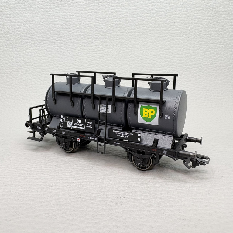 Coffret de 3 wagons-citernes à 3 cuves, "Benzin- und Petroleumgesellschaft Hamburg", DB, Ep. III - MARKLIN 46491 - HO 1/87