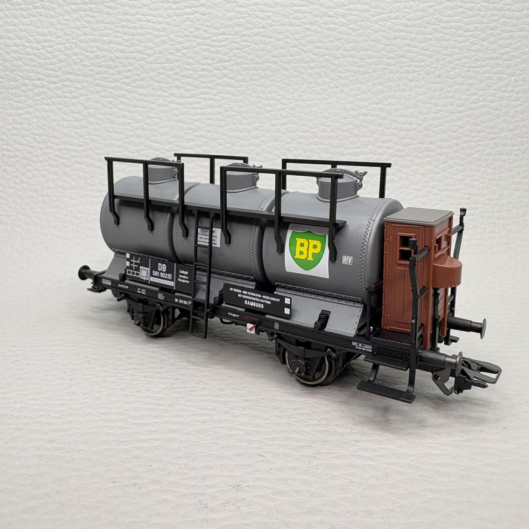 Coffret de 3 wagons-citernes à 3 cuves, "Benzin- und Petroleumgesellschaft Hamburg", DB, Ep. III - MARKLIN 46491 - HO 1/87