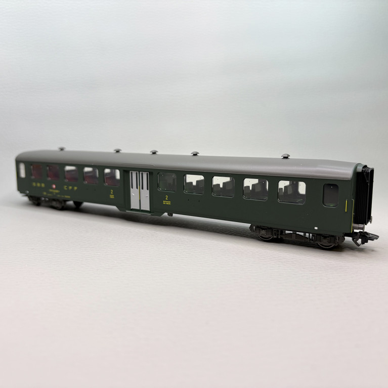 Voiture voyageurs 2de classe en acier léger, vert sapin, CFF, Ep. IV - MARKLIN 43383 - HO 1/87