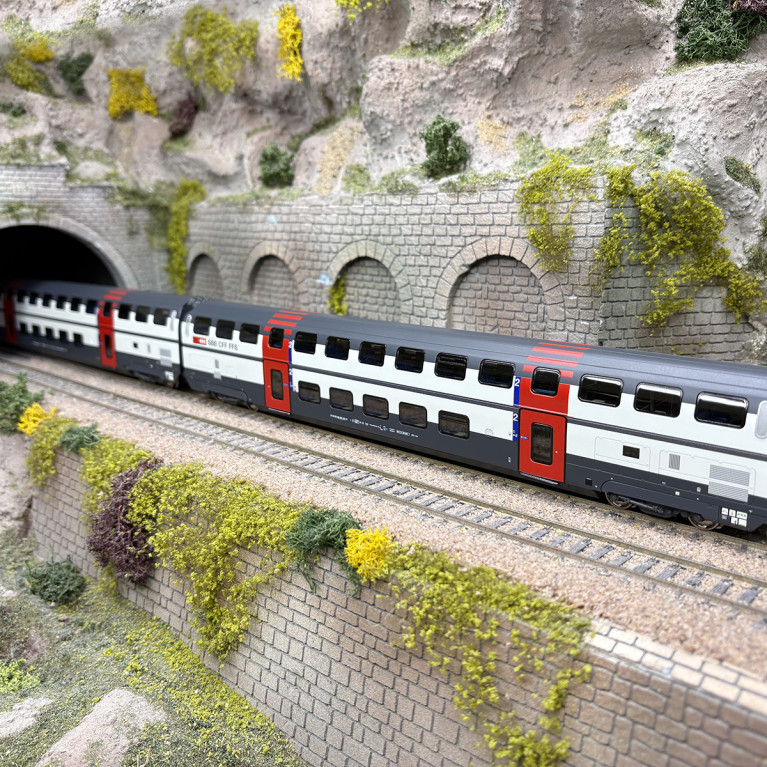 Coffret de 2 voitures à deux niveaux 2e classe, type B "IC2000", SBB CFF, Ep. V-VI - ROCO 6200216 - HO 1/87