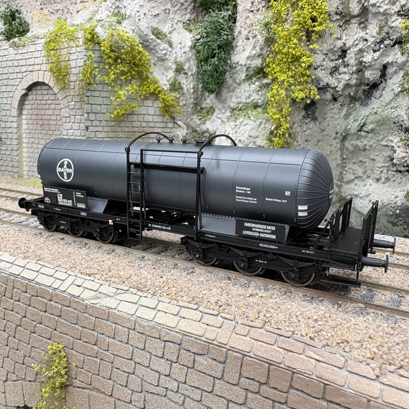 Wagon citerne 6 essieux ZZ, «Bayer», N°21 80 006 1 512-8 [P], DB, Ep. IV, BRAWA 58222, HO 1/87