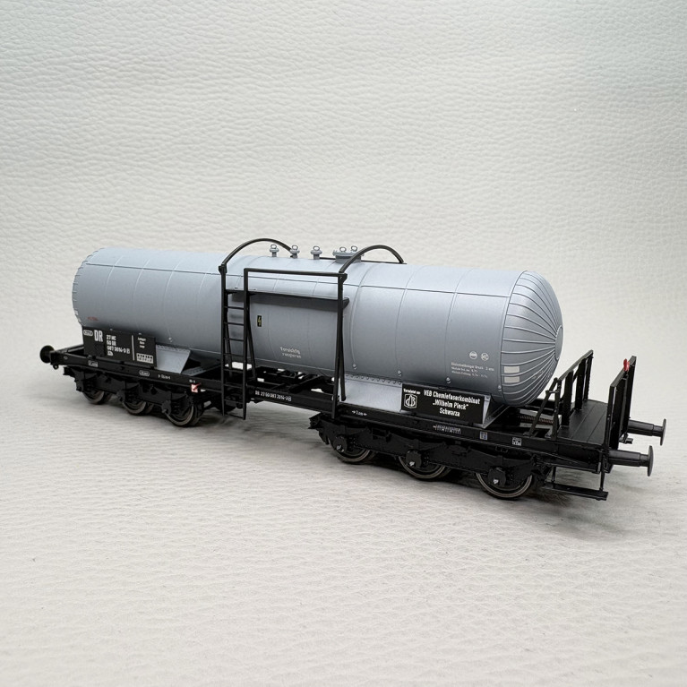 Wagon citerne 6 essieux ZZh, «VEB Chemiefaserkombinat Wilhelm Pieck», N°27 50 087 3014-3 [P], DR, Ep. IV, BRAWA 58223, HO 1/87