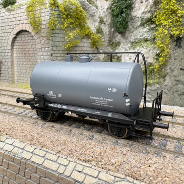 Wagon citerne léger Uerdingen Z, «Kontinentale Öl-Transport», N°558 724 [P], DB, Ep. III, BRAWA 51155, HO 1/87