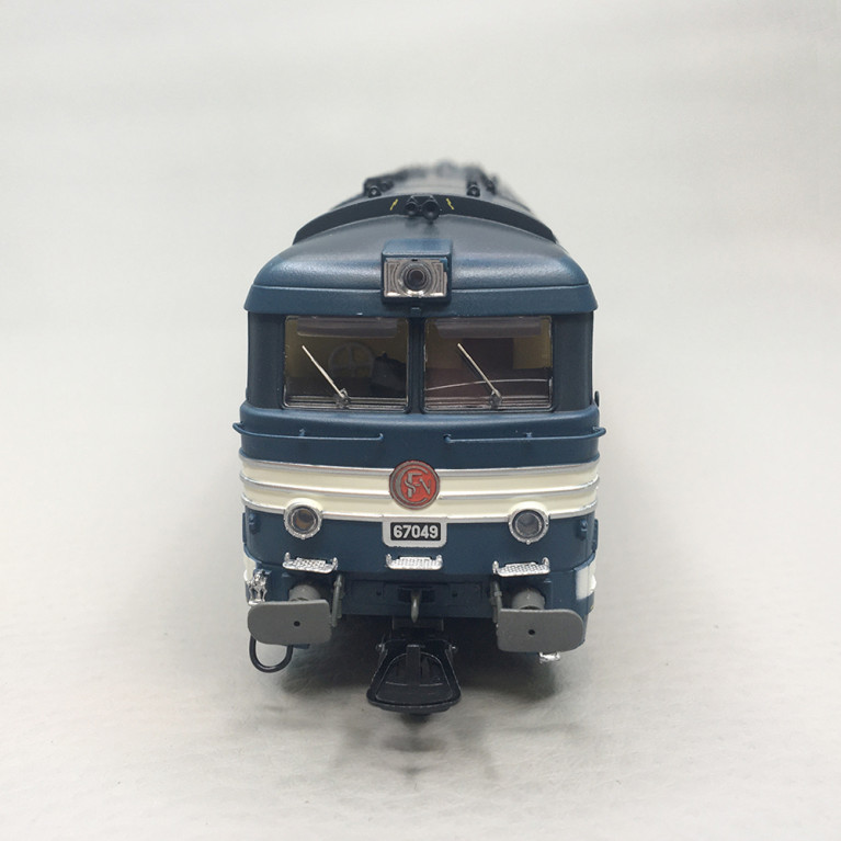 Locomotive diesel BB 67049, livrée bleue, Origine, Caen, SNCF, Ep. III, REE MB-244, HO 1/87