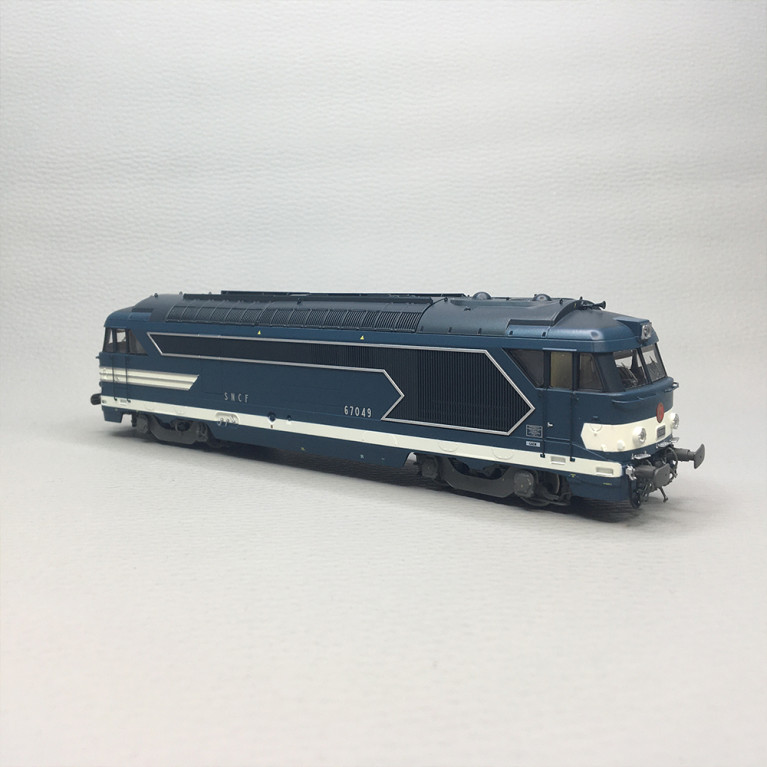 Locomotive diesel BB 67049, livrée bleue, Origine, Caen, SNCF, Ep. III, REE MB-244 S, HO 1/87 - DCC SON