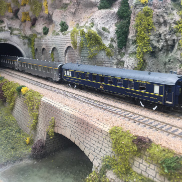 Coffret de 3 voitures "Sud Express", voiture-restaurant CIWL, 2 DEV Inox courtes, N°1/2, SNCF, Ep. III-IV, JOUEF HJ4213, HO 1/87
