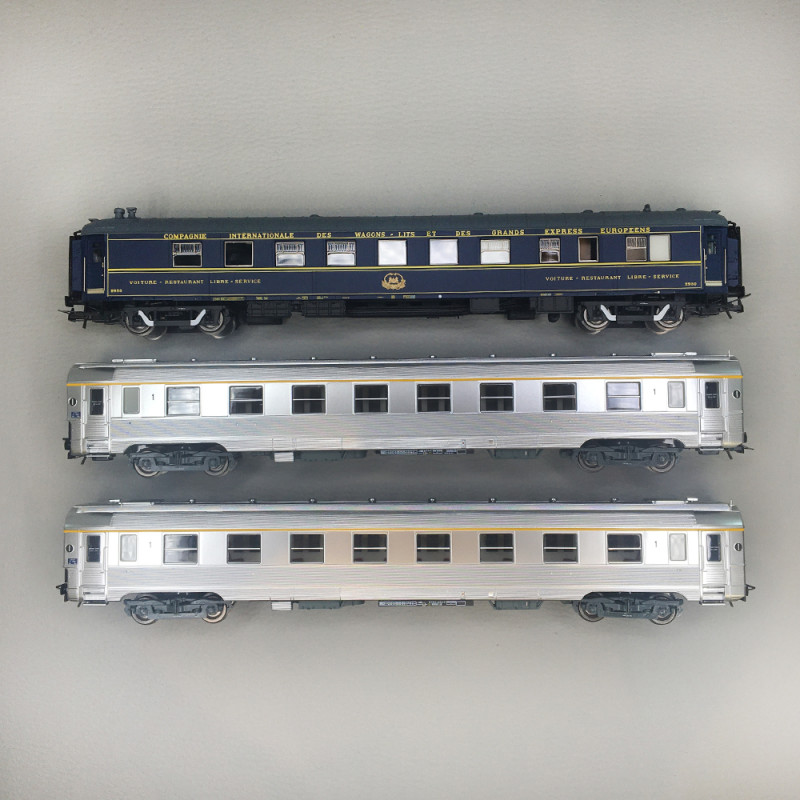 Coffret de 3 voitures "Sud Express", voiture-restaurant CIWL, 2 DEV Inox courtes, N°1/2, SNCF, Ep. III-IV, JOUEF HJ4213, HO 1/87