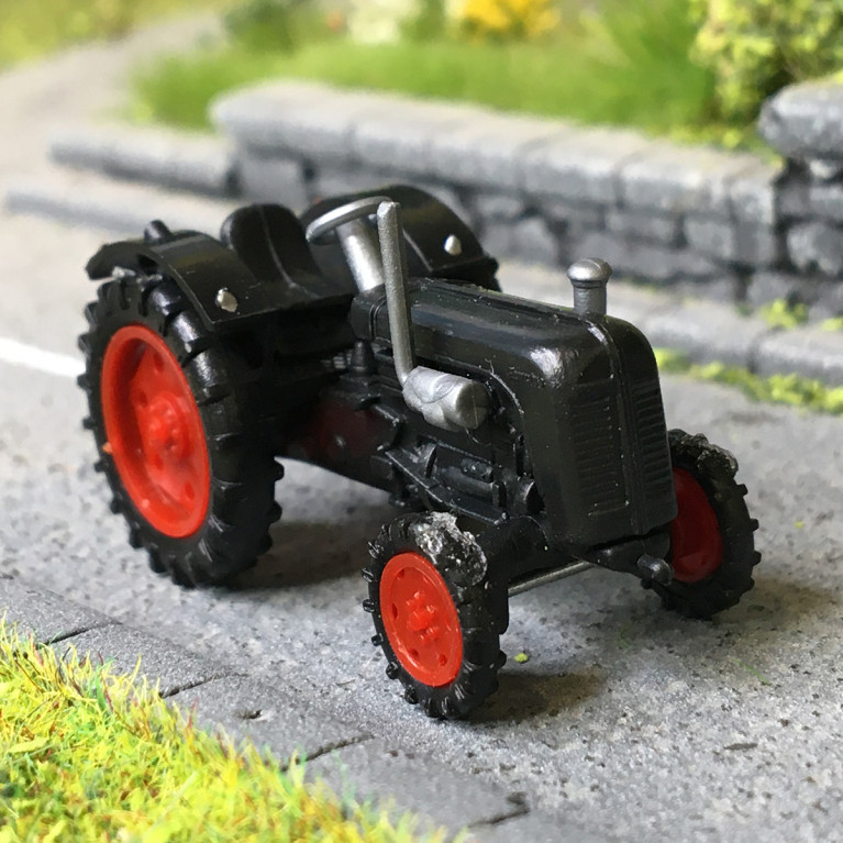 Tracteur Famulus, noir - MEHLHOSE 210010104 - HO 1/87