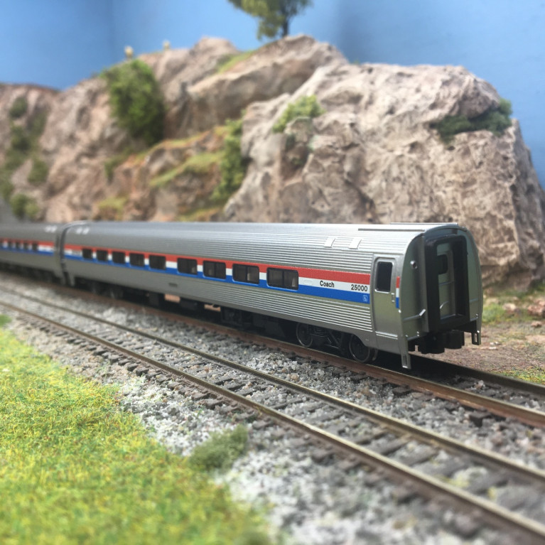 Coffret de 2 voitures Amfleet II Coach, Amtrak Phase III, KATO 106-6293, N 1/160