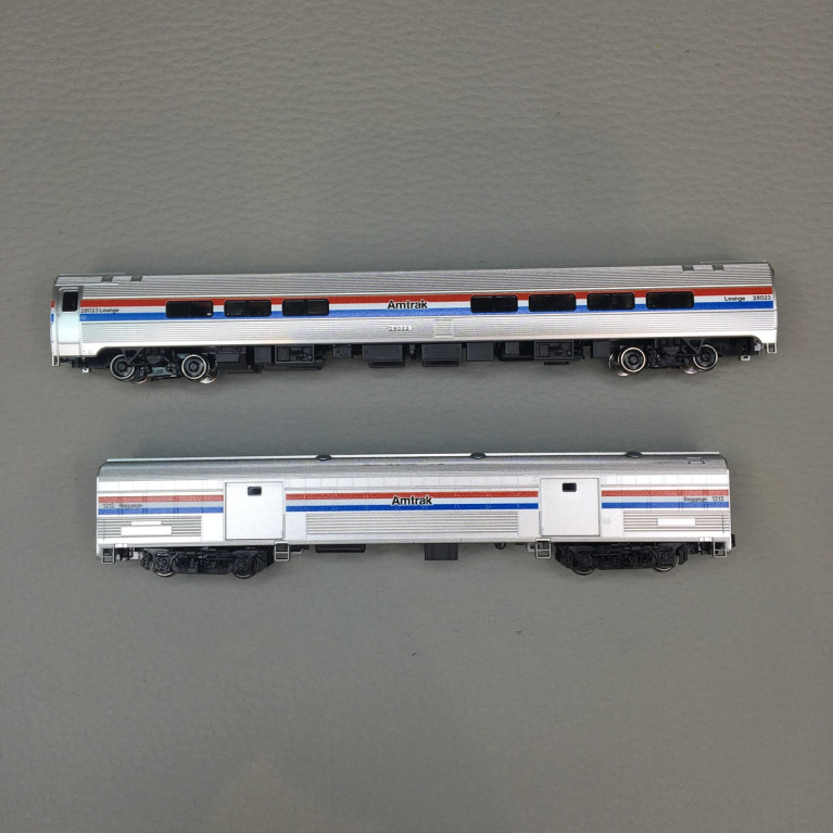 Coffret de 2 voitures Amfleet II, bagages et voiture-lounge, Amtrak Phase III, KATO 106-6294, N 1/160